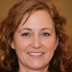 Laura M., Ferienwohnungsbesitzerin in Berlin mit EuroCheckin für digitale Gästeregistrierung